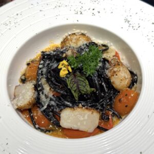 MÌ Ý MỰC, SÒ ĐIỆP HOKKAIDO VÀ SỐT XO