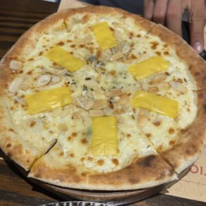 PIZZA 4 VỊ PHÔ MAI