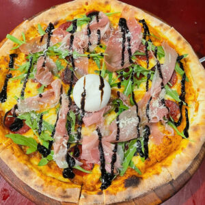 PIZZA XÚC XÍCH Ý VỚI THỊT NGUỘI PARMA VÀ PHÔ MAI